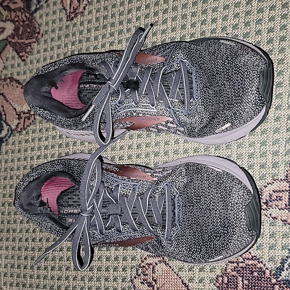 Brooks adrenaline 21 sneakers Women's lace up gray & lavender knit lightweight